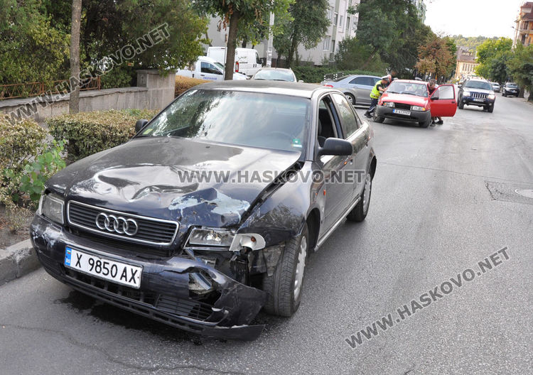 Катастрофа с три коли в час пик в Хасково