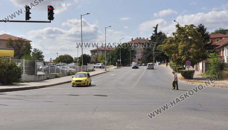 Спор между шофьори и униформени за фишове и знаци по бул. „Ст. Стамболов“