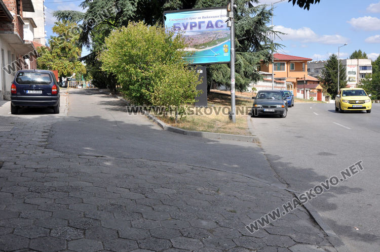 Спор между шофьори и униформени за фишове и знаци по бул. „Ст. Стамболов“