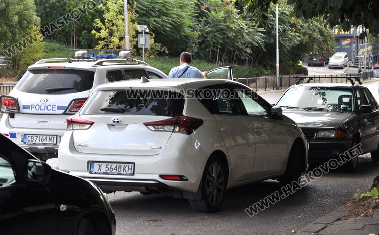 Спор между шофьори и униформени за фишове и знаци по бул. „Ст. Стамболов“