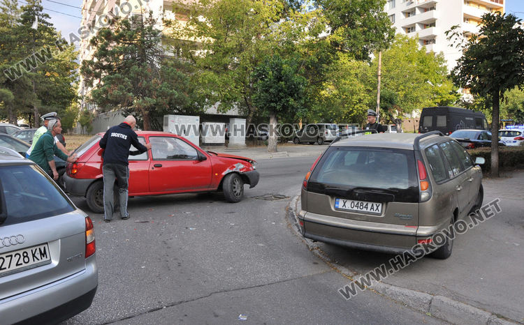 Катастрофа с три коли в час пик в Хасково
