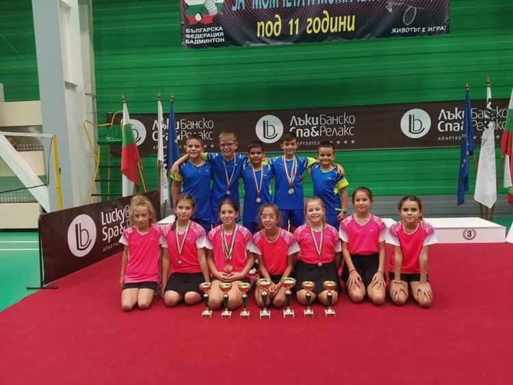 Първомайските бадминтонисти диктуват играта до 11 години