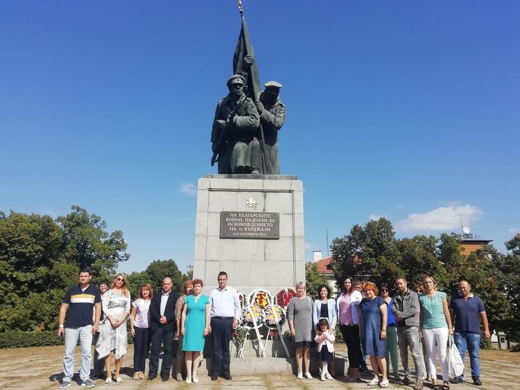 Областният управител и активисти от ГЕРБ отбелязаха Деня на Независимостта