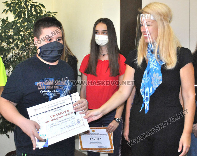 Ученици от ПМГ с престижно класиране в национални олимпиади и турнир