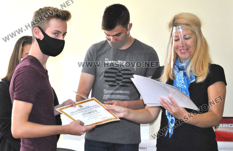 Ученици от ПМГ с престижно класиране в национални олимпиади и турнир