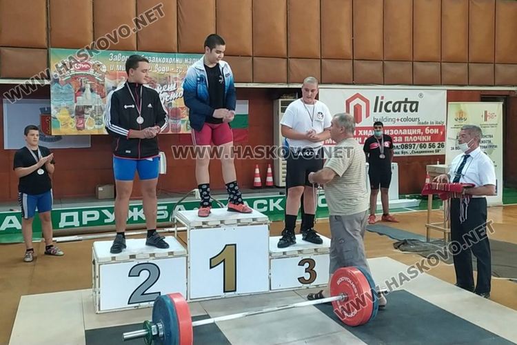 Злато и сребро за хасковските щангисти от Държавното първенство