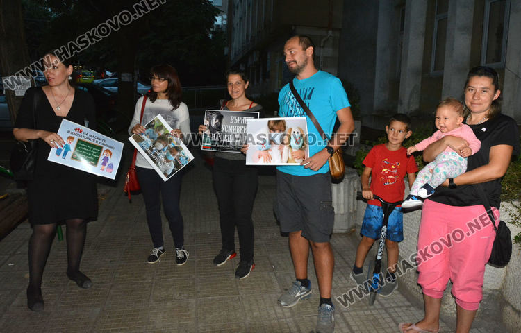 Хасковлии недоволстват срещу задължителното носене на маски в училище