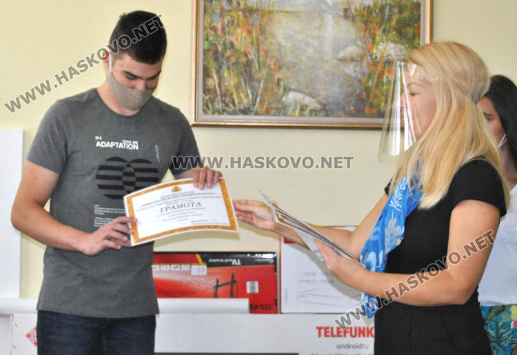 Ученици от ПМГ с престижно класиране в национални олимпиади и турнир