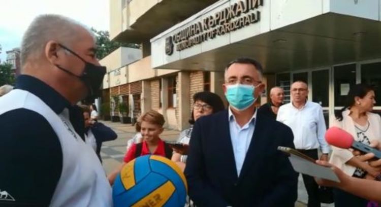 Ватерполистите от Кърджали поискаха отварянето на закрития басейн,  кметът обяви протестът им за политически