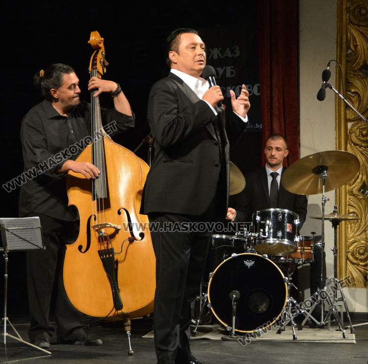 Брилянтен Васил Петров вдигна публиката на Хасково джаз  на крака