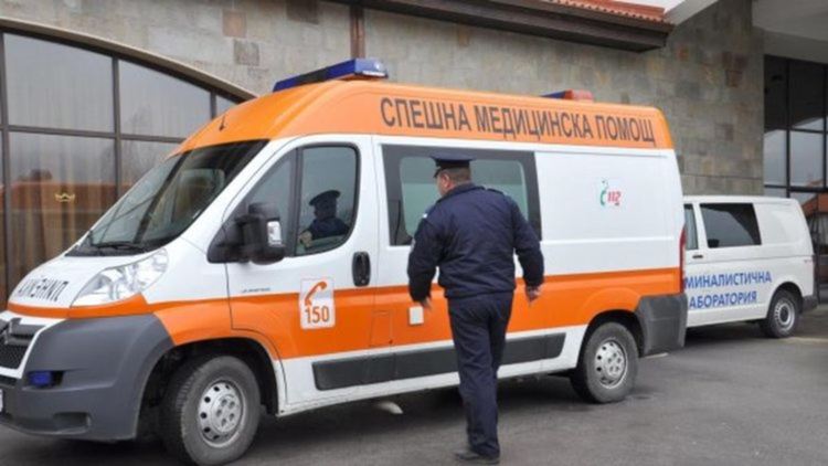 БМВ се заби в дърво. Спипаха АТВ, кола и мотоциклет без табели