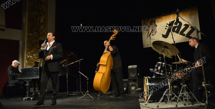 Брилянтен Васил Петров вдигна публиката на Хасково джаз  на крака
