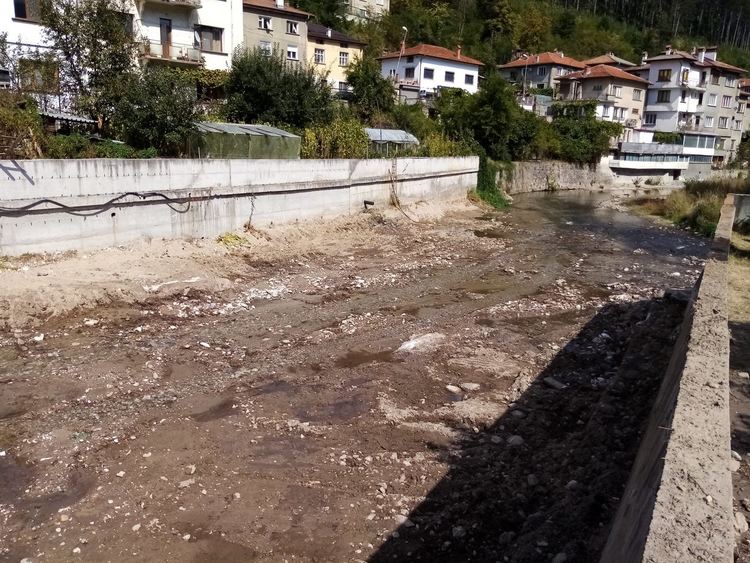 Тонове наноси извадиха от река Бяла, речното корито вече е почистено