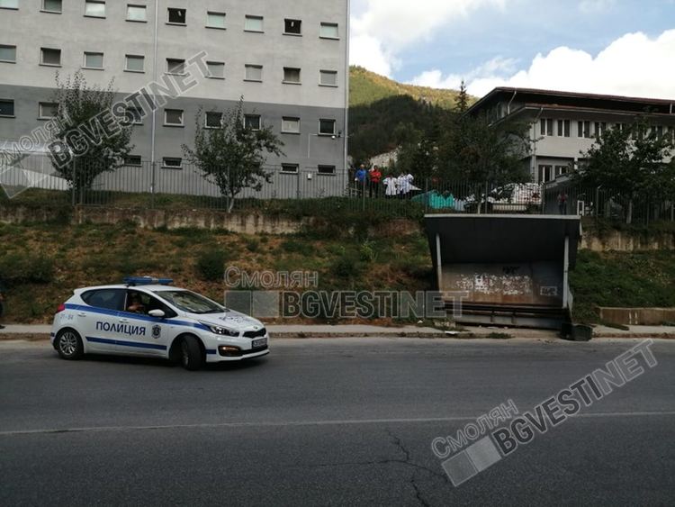 Няма пострадали от автобуса, съборил спирка в Смолян. Полицията издирва шофьора