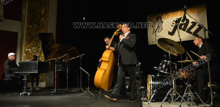 Брилянтен Васил Петров вдигна публиката на Хасково джаз  на крака