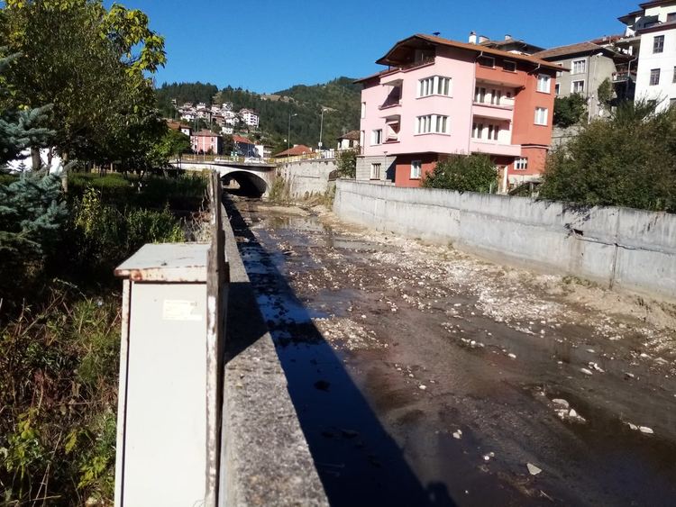 Тонове наноси извадиха от река Бяла, речното корито вече е почистено