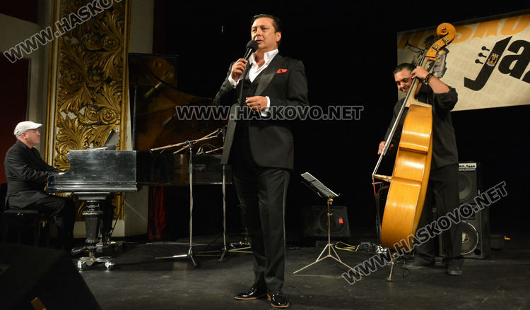 Брилянтен Васил Петров вдигна публиката на Хасково джаз  на крака