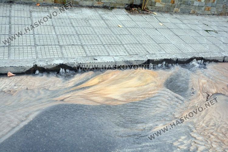 Авария оставя част от центъра на Хасково без вода 