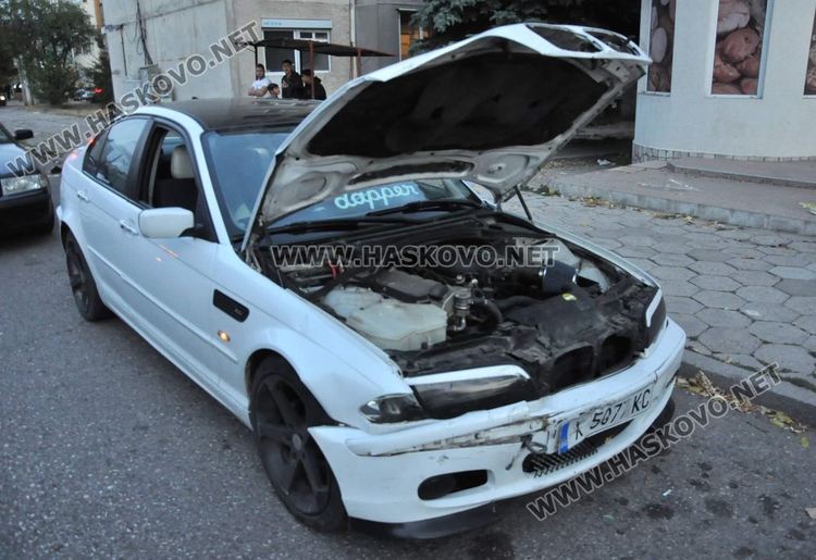 Хасковски Пасат засече кърджалийско БМВ на кръстовище