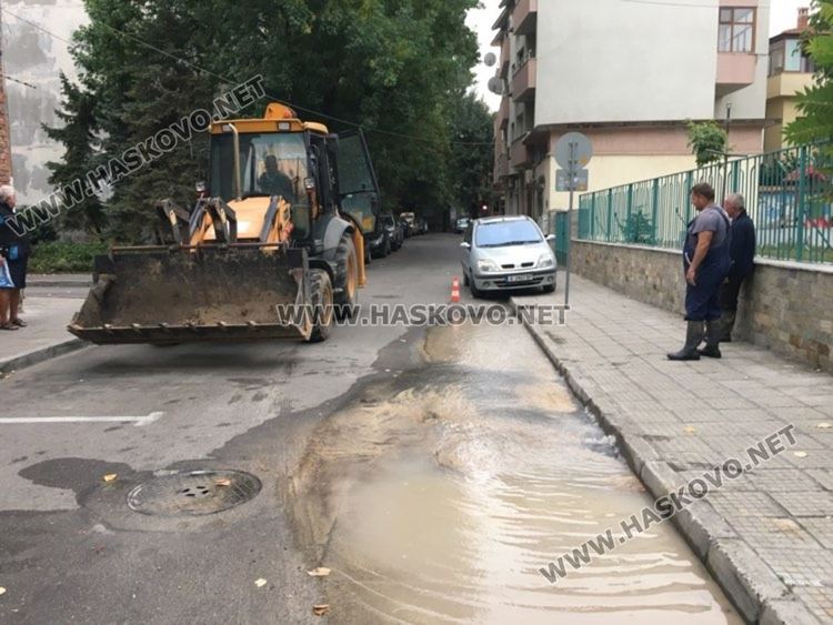 Авария оставя част от центъра на Хасково без вода 