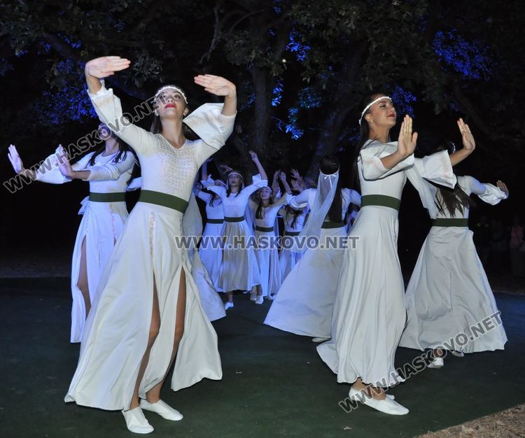 Красива приказка за любовта и свободата разказаха балерините от „Рона“ насред гората