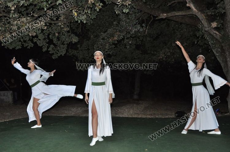 Красива приказка за любовта и свободата разказаха балерините от „Рона“ насред гората