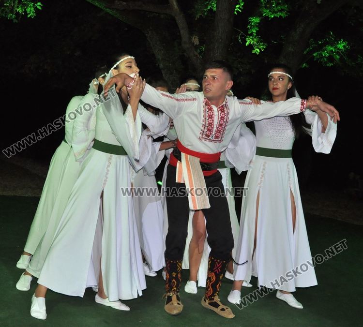 Красива приказка за любовта и свободата разказаха балерините от „Рона“ насред гората