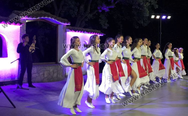 Красива приказка за любовта и свободата разказаха балерините от „Рона“ насред гората