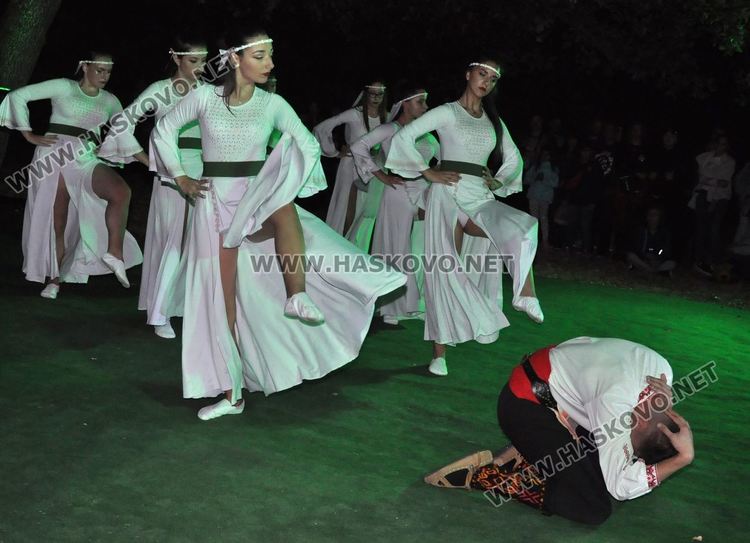 Красива приказка за любовта и свободата разказаха балерините от „Рона“ насред гората