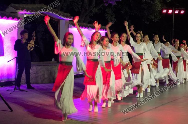 Красива приказка за любовта и свободата разказаха балерините от „Рона“ насред гората