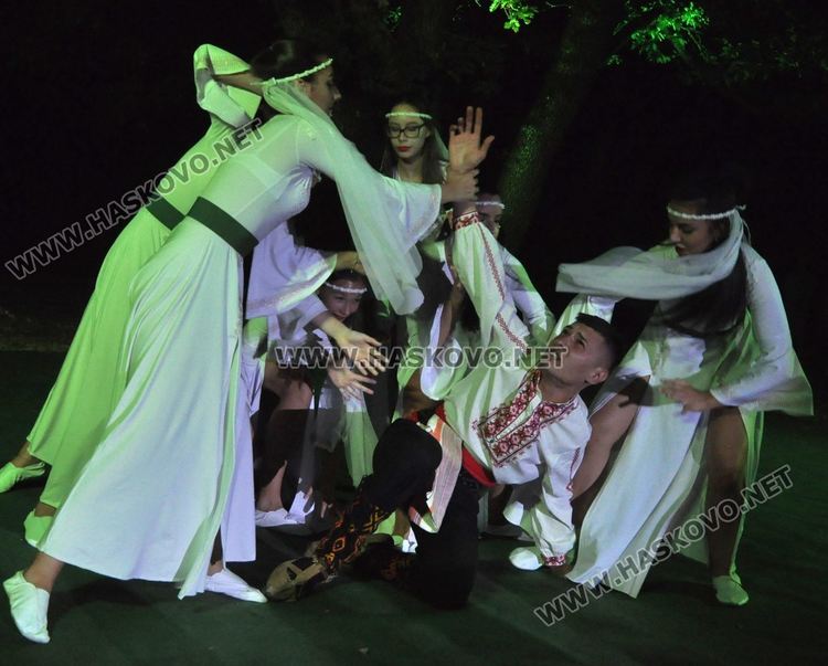 Красива приказка за любовта и свободата разказаха балерините от „Рона“ насред гората