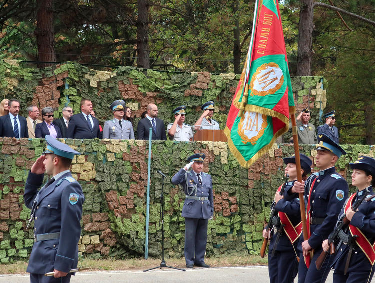 Армията единствена в историята никога не е изневерявала на своята държава и на своя народ, заяви Каракачанов