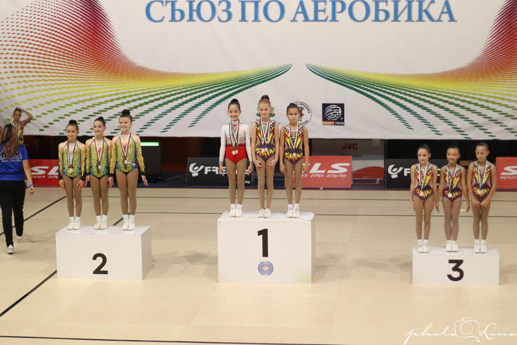 Състезателите на „Виолена“ с 4 пъти сребро и бронз от Държавното по спортна аеробика