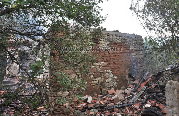 Къща изгоря в с.Николово