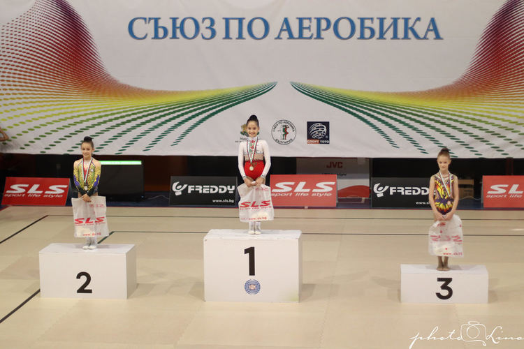 Състезателите на „Виолена“ с 4 пъти сребро и бронз от Държавното по спортна аеробика