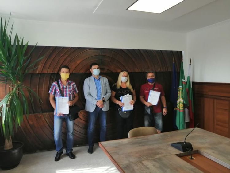  Подписаха договорите с одобрените проекти за междублоковите пространства в Димитровград 