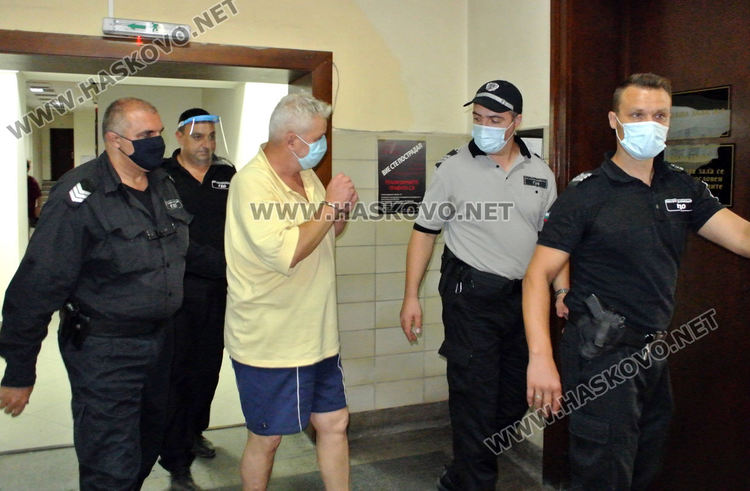 Оставиха в ареста мъжа, блудствал с момчета в Хасково