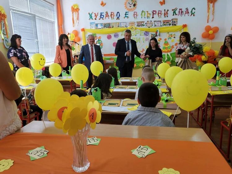 Привикват кмета на Неделино в РЗИ, за да му връчат акт за неносене на маска