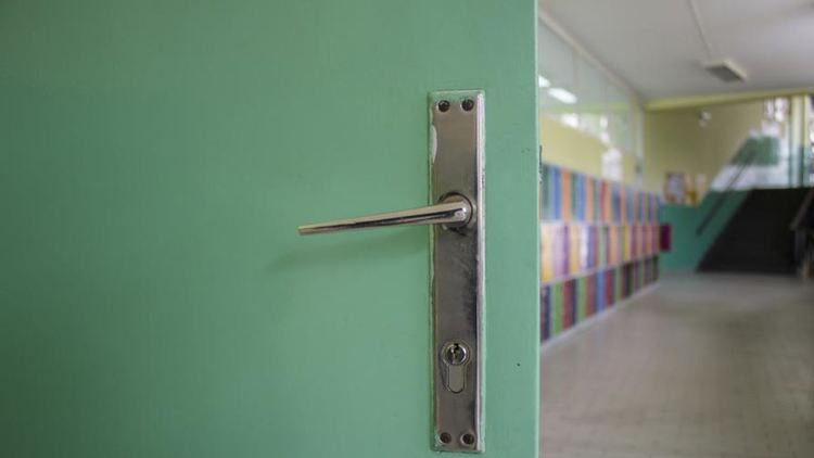 Габровско училище преминава на дистанционно обучение, 16 учители са с положителни проби за коронавирус