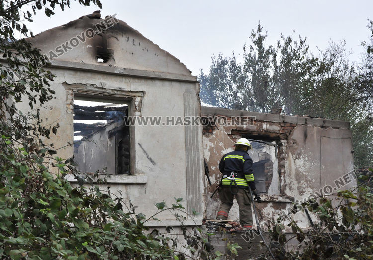 Къща изгоря в с.Николово
