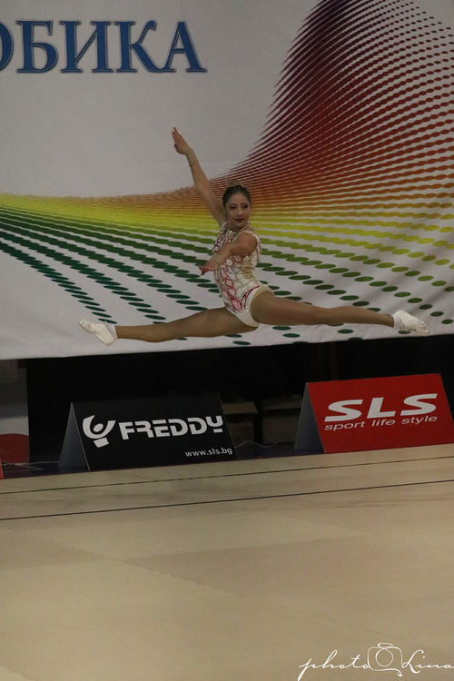 Състезателите на „Виолена“ с 4 пъти сребро и бронз от Държавното по спортна аеробика