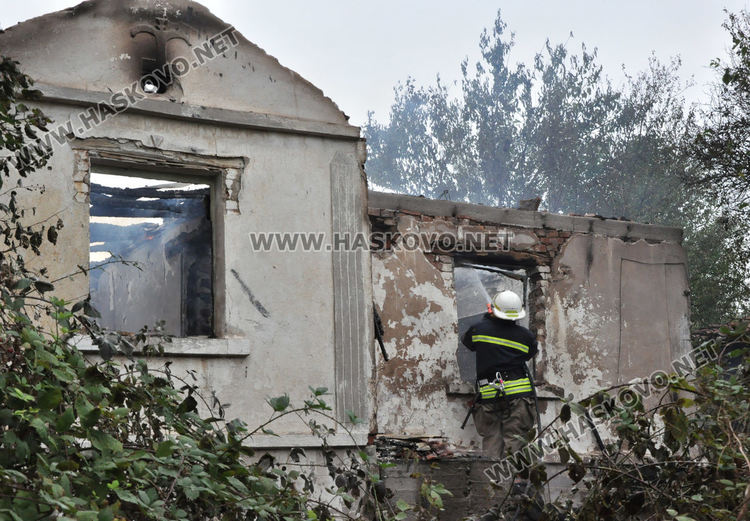 Къща изгоря в с.Николово