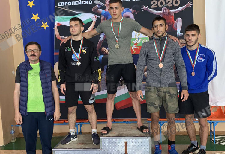 Рухан Расим на почетната стълбичка