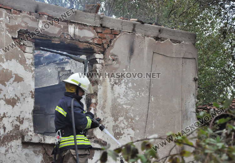 Къща изгоря в с.Николово