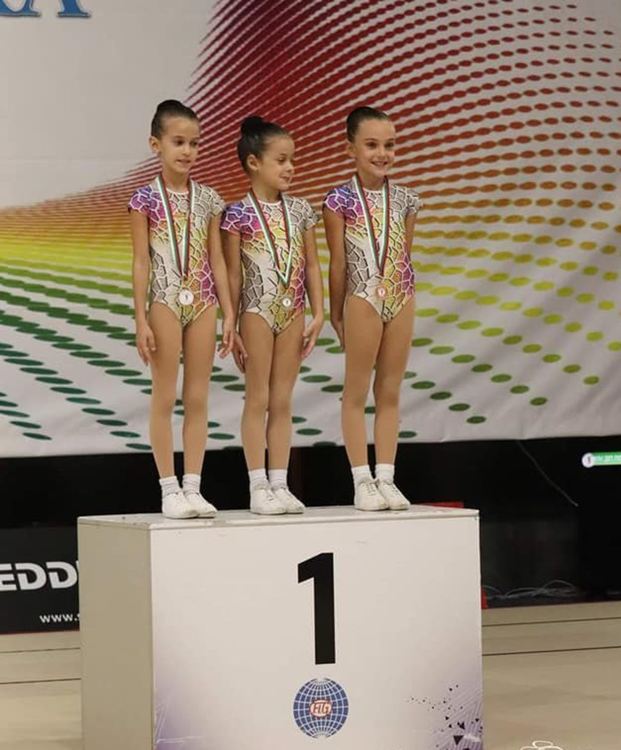 19 медала за „Мега спорт“ от  Държавното по спортна аеробика