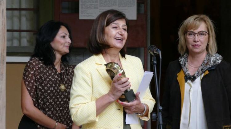 Директорката на РБ"Хр.Смирненски" в Хасково Кирилка Страшникова получи наградата тази вечер. Сн: Пресслужба на МК