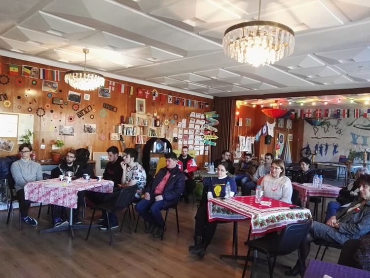 Клуб на жените "Родопчанка" срещна на живо младежи с успели родопчани