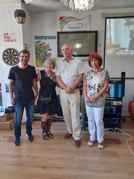 Клуб на жените "Родопчанка" срещна на живо младежи с успели родопчани