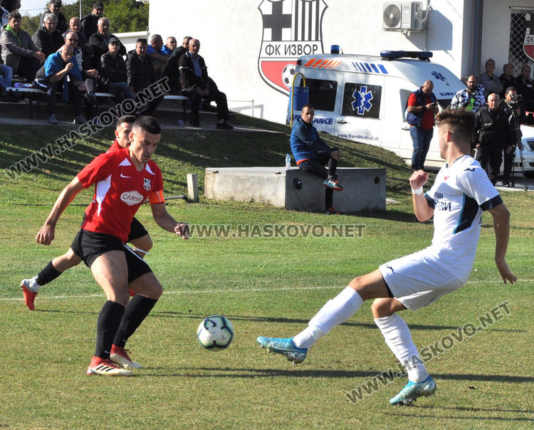 „Извор“ отстрани втородивизионния „Септември“ с 4:2 на „Саяна арена“