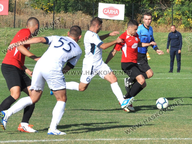 „Извор“ отстрани втородивизионния „Септември“ с 4:2 на „Саяна арена“